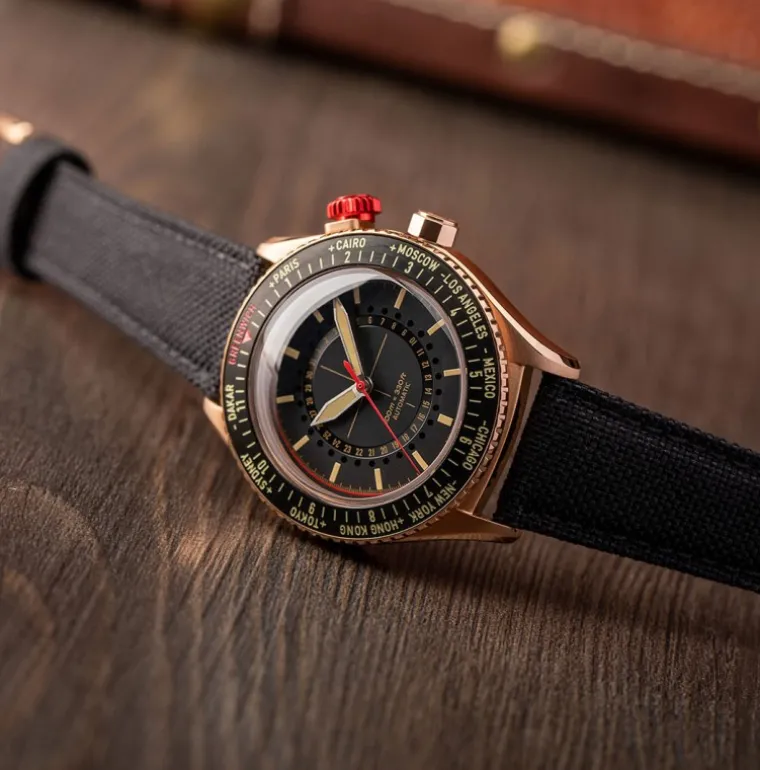 aero_worldtimer_quothughe_6.webp AERO WORLDTIMER "HUGHES"