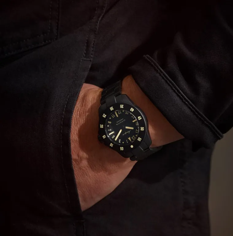 aventyr_hour_vanta_black_2.webp Aventyr 24-Hour Vanta Black