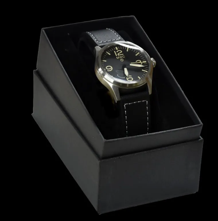 classic_mm_aviator_automa_3.webp Classic 40mm Aviator Automatic Movement