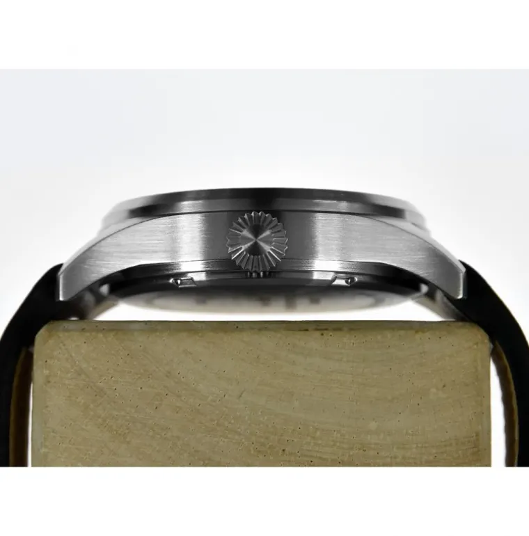 classic_mm_aviator_hybrid_1.webp Classic 40mm Aviator Hybrid Movement