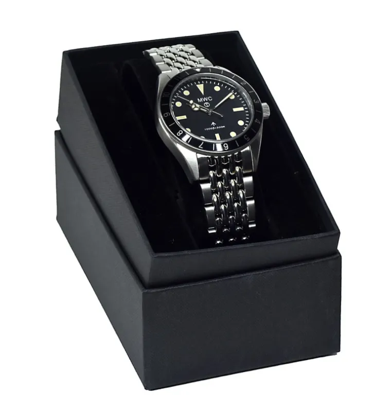 classic_s_pattern_hybrid__3-1.webp Classic 1960s Pattern Hybrid Bracelet Dual Time Zone Divers
