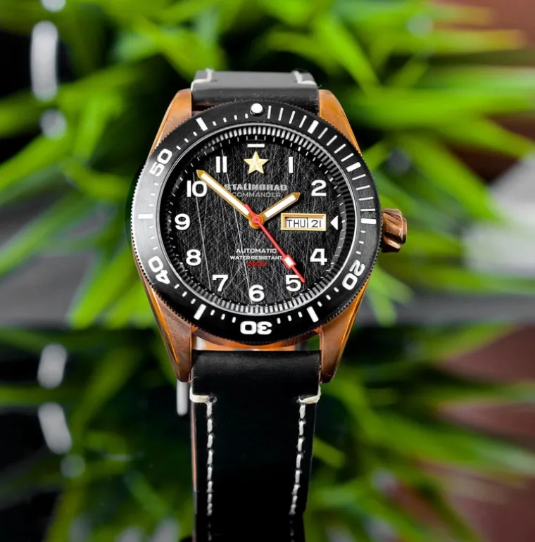 commander_black_dial_blac_2.webp Commander Black Dial Black Leather Strap