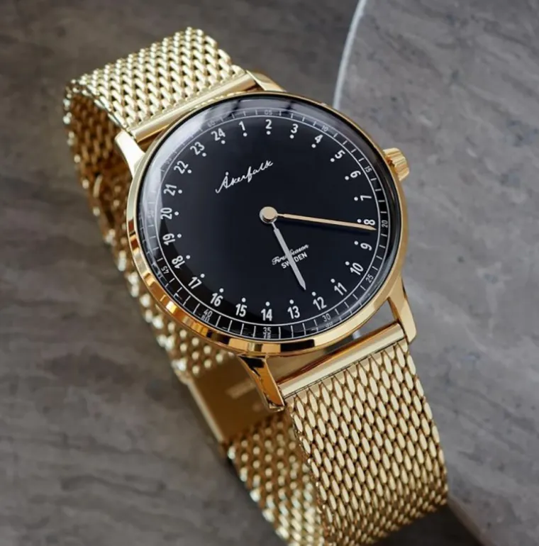 first_season_gold_black_w_1.webp First Season Gold Black with Gold Mesh