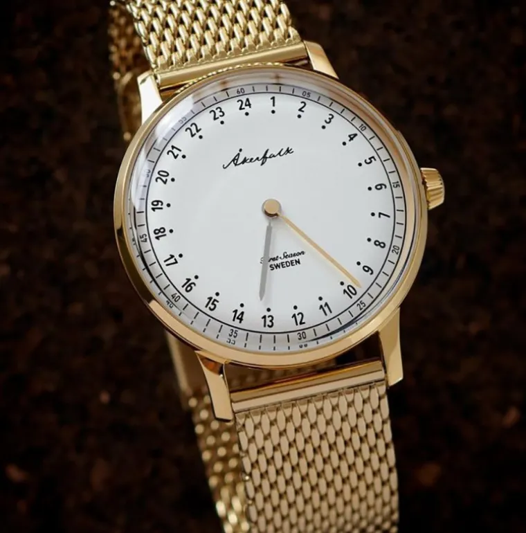 first_season_gold_white_w_1.webp First Season Gold White with Gold Mesh
