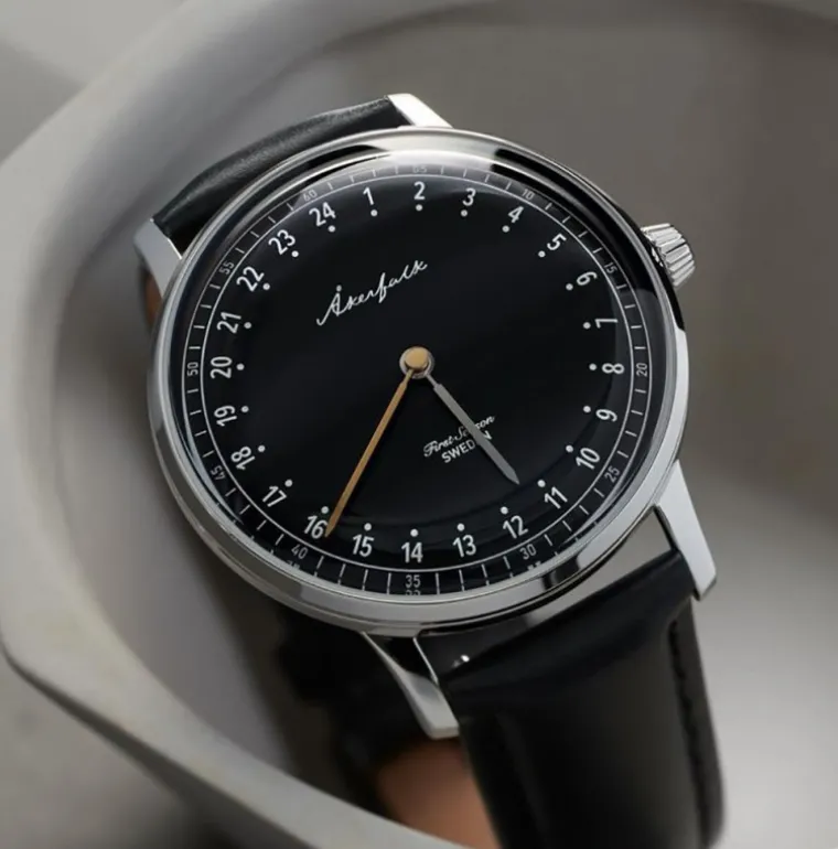 first_season_silver_with__6.webp First Season Silver with Black Leather
