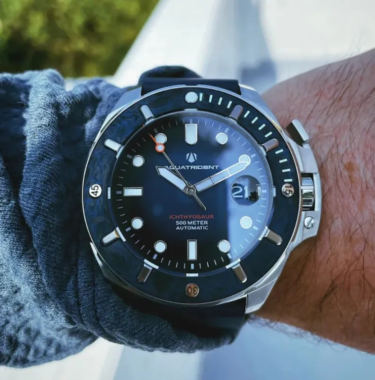 ichthyosaur_m_diver_carbo_5.webp Ichthyosaur 500M Diver Carbon Fiber Bezel Blue Dial Blue Fluororubber 45mm