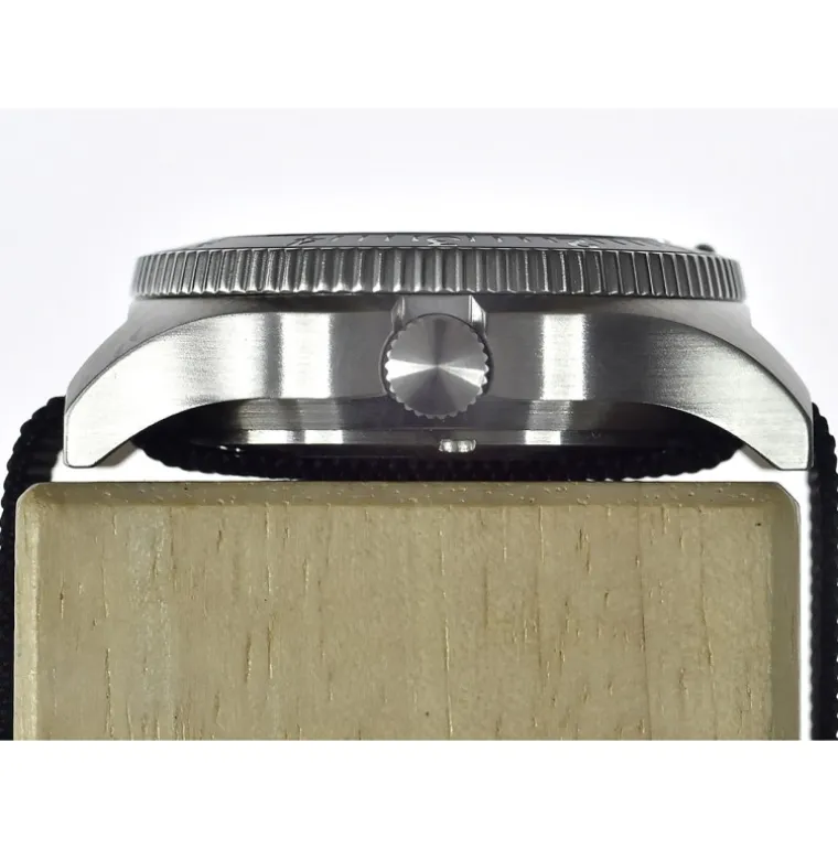 300m Steel Navigator Luminova (Automatic)