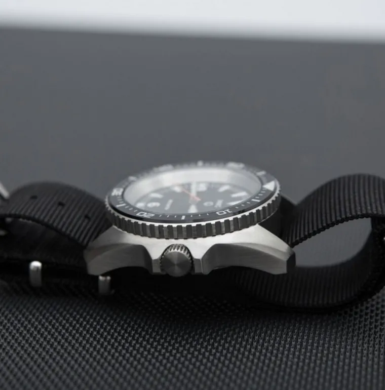 military_diver_watch_in_s_4.webp Military Diver Watch in Stainless Steel Case (Automatic)