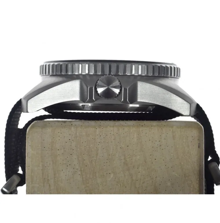 military_divers_watch_swi_2.webp Military Divers Watch (Swiss Quartz) Sapphire Crystal and Ceramic Bezel