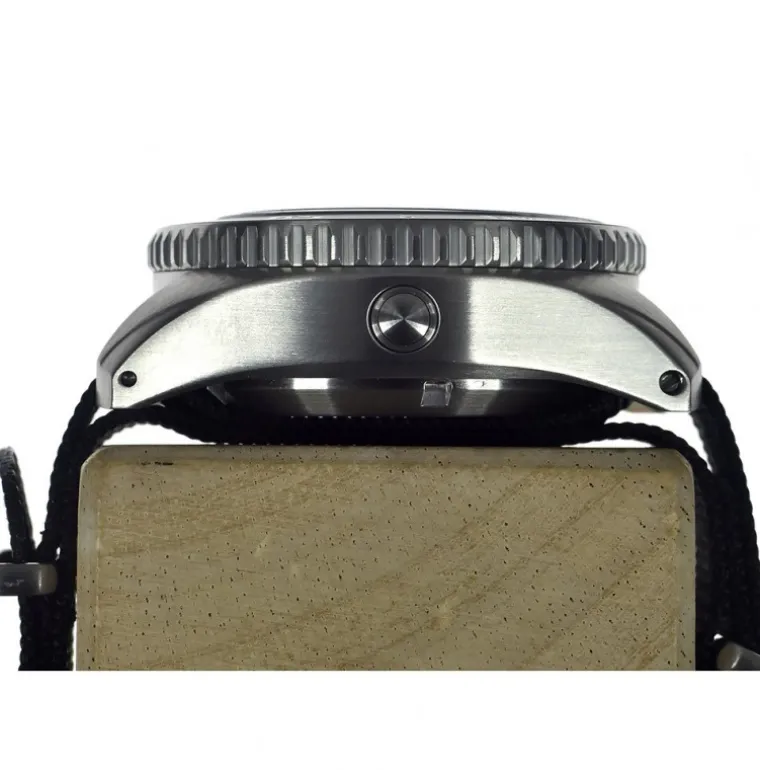 military_divers_watch_swi_3.webp Military Divers Watch (Swiss Quartz) Sapphire Crystal and Ceramic Bezel
