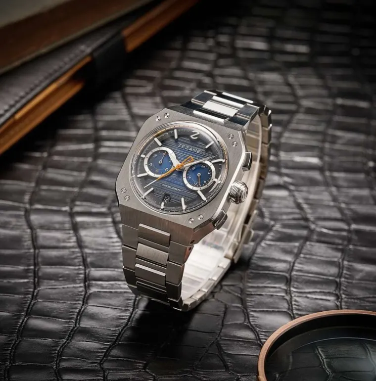 night_hawk_chronograph_bl_3.webp Night Hawk Chronograph Blue Dial with Steel Grey Case 40.5mm