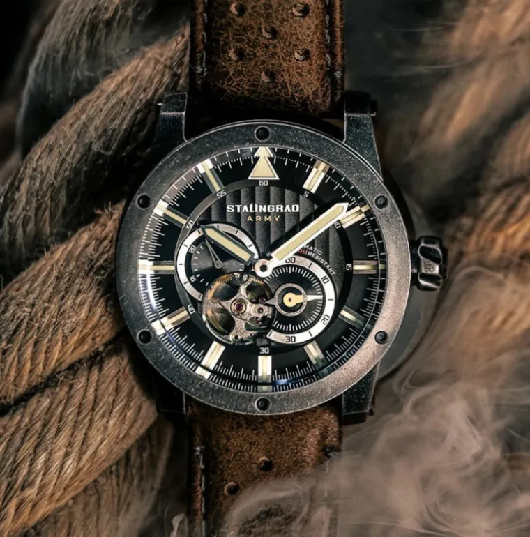 red_army_black_dial_brown_7.webp Red Army Black Dial Brown Leather Strap