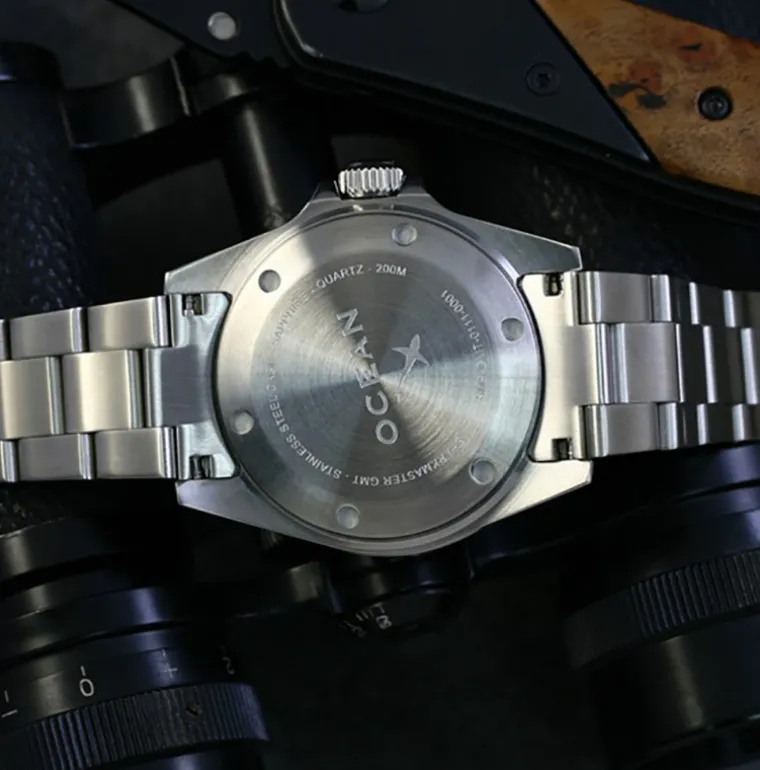 sharkmaster_gmt_steel_whi_2.webp SHARKMASTER GMT STEEL WHITE