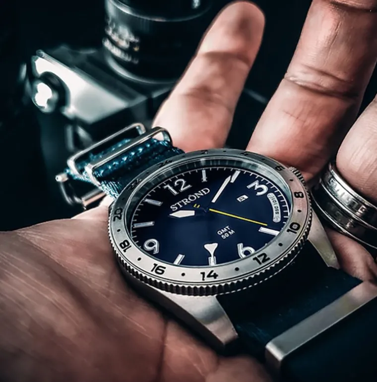 ssc_h_gmt_blue_3.webp SSC-101 24h GMT Blue