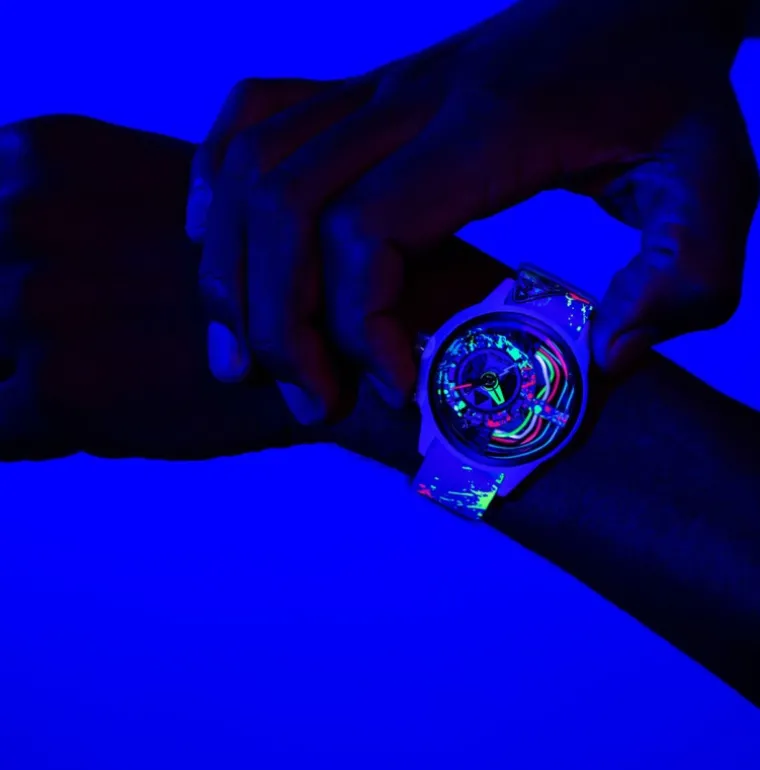 the_neon_z_white_mm_7.webp The Neon Z White 42mm