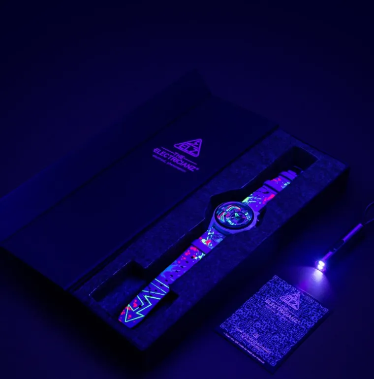 the_neon_z_white_mm_9.webp The Neon Z White 42mm