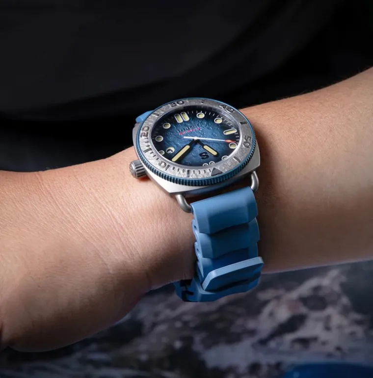 titanium_defender_blue_lu_6.webp TITANIUM Defender Blue Lunar Dial Blue Silicon Strap