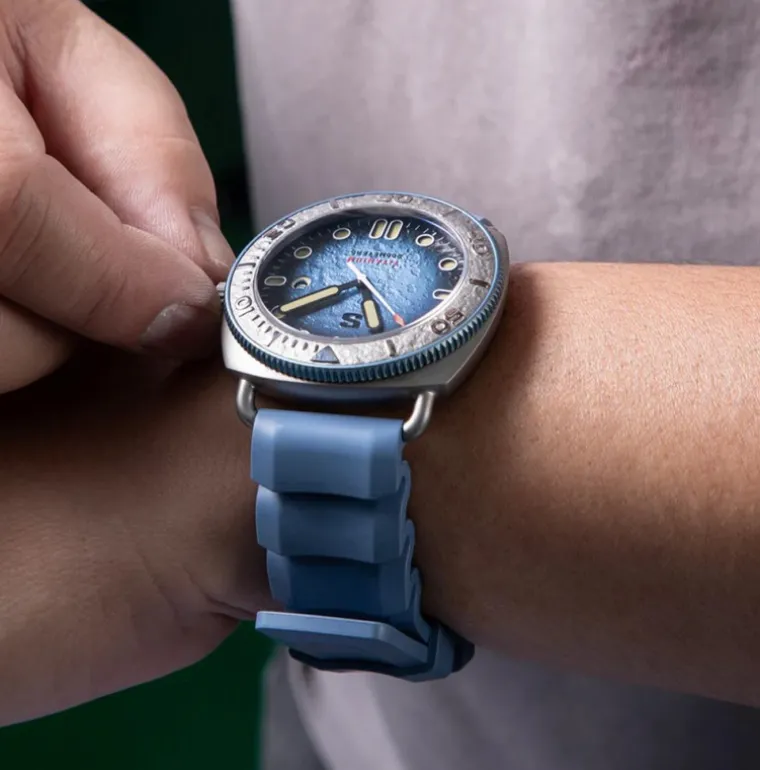 titanium_defender_blue_lu_7.webp TITANIUM Defender Blue Lunar Dial Blue Silicon Strap