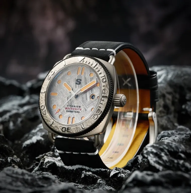 titanium_defender_grey_me_2.webp TITANIUM Defender Grey Meteorite Dial Black Leather Strap