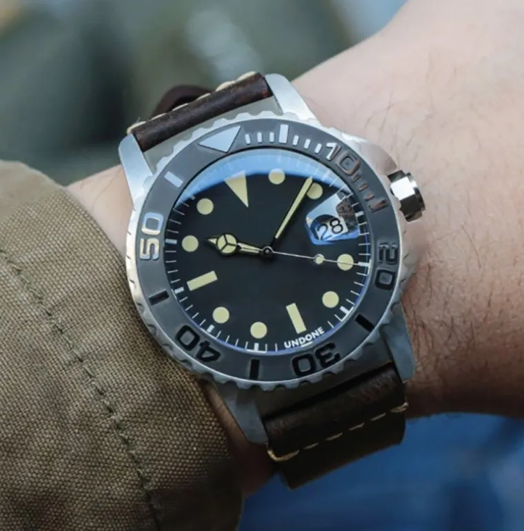 AQUA 1960 Solid Bottom
